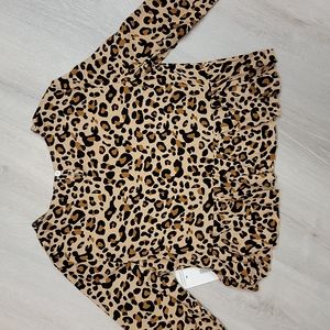 Blushmark medium polyester leopard print long sleeved blouse w/ ruffle NWT [58]